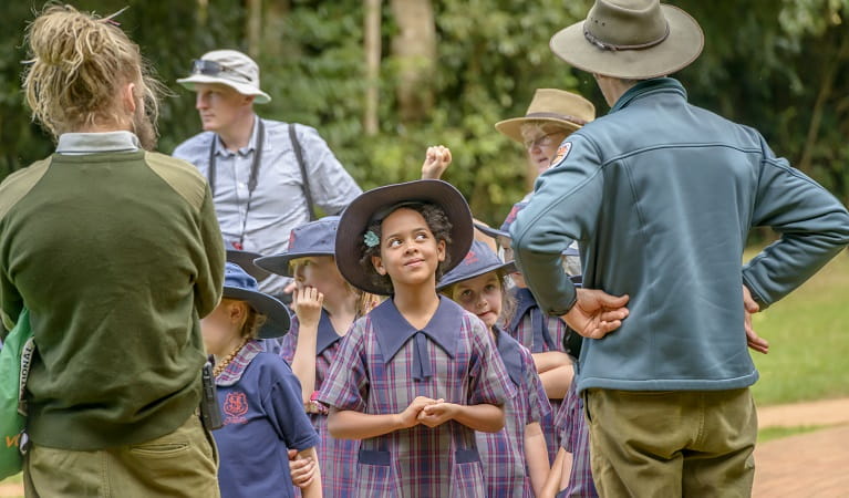 Primary school children on an NPWS school excursion with NPWS guides. Photo: J. Spencer/OEH