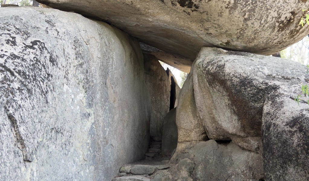 A section of Bungoona walk that passes through impressive granite boulders in Bald Rock National Park. Photo: Leah Pippos &copy; DPE