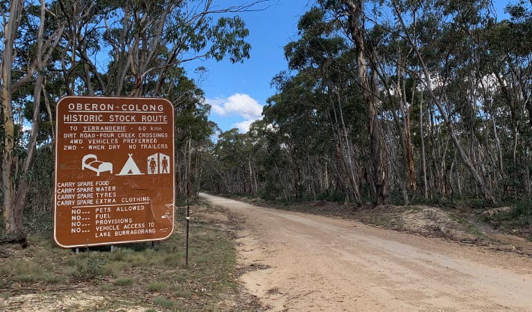 Roadsign sign at park boundary, Oberon-Colong historic route, Blue Mountains National Park. Photo: Sarah Morton/OEH
