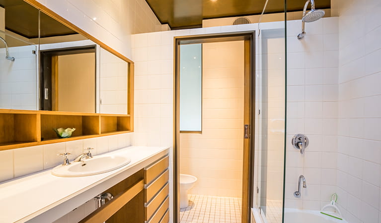 Bathroom facilities with shower at Myer House, Photo: OEH/John Spencer