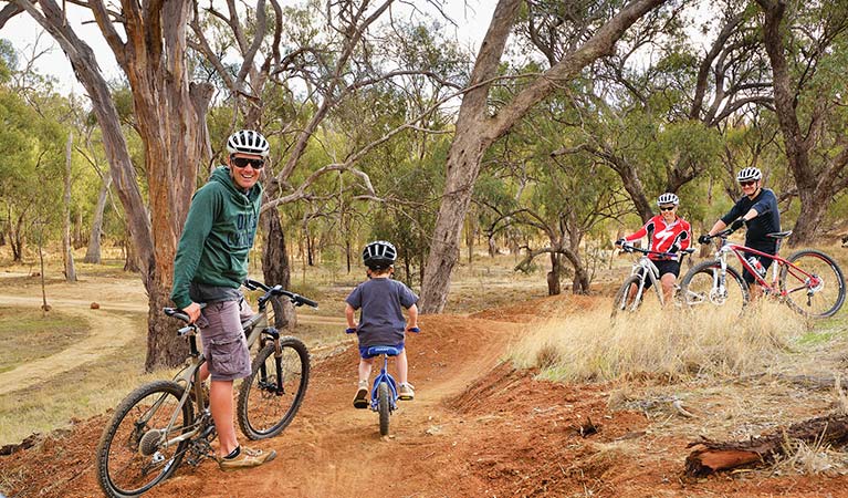 A family riding their bikes at Five Mile mountain bike trail in the Moama area of Murray Valley Regional Park. Photo credit: Gavin Hansford <HTML>&copy; DPIE