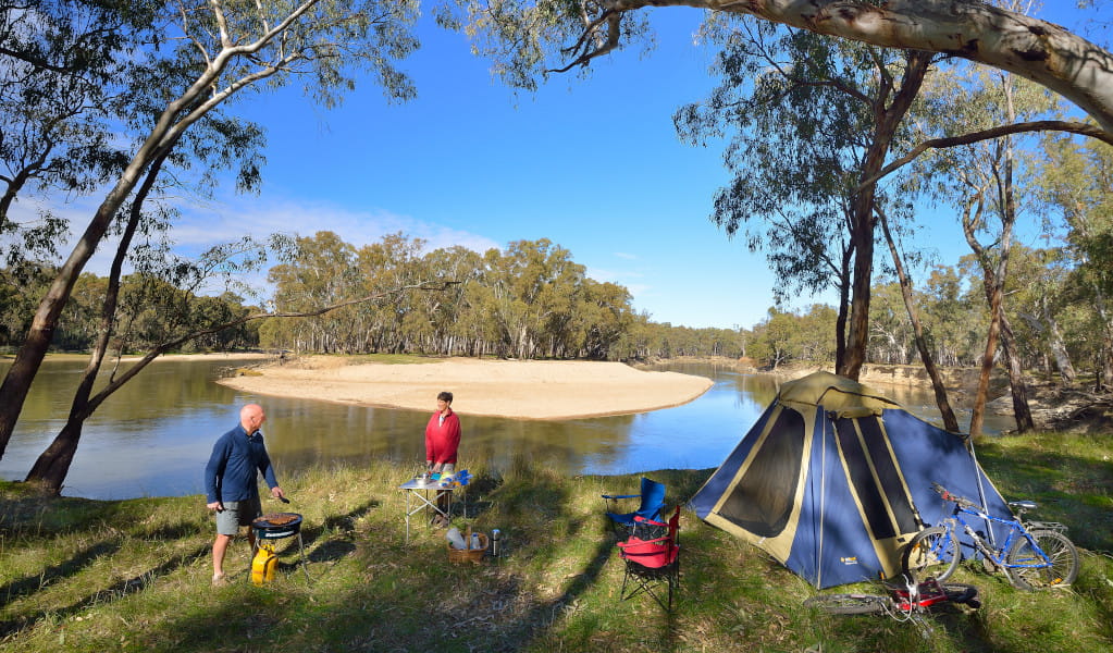 Campers on the river bank in Murrumbidgee Valley National Park. Credit: Gavin Hansford &copy; DPE  