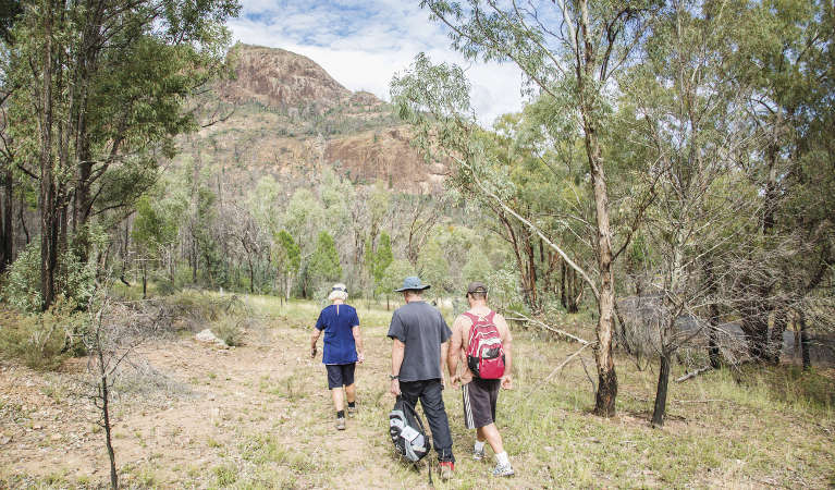 A group of walkers set off on a bushwalk from Canyon picnic area in Warrumbungle National Park. Photo: Simone Cottrell &copy; shared OEH and photographer
