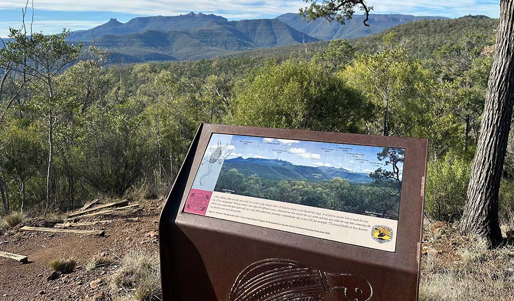 Interperative signage at a lookout along Birru Gabba Walking Track in Deriah Aboriginal Area. Credit: DCCEEW &copy; DCCEEW.