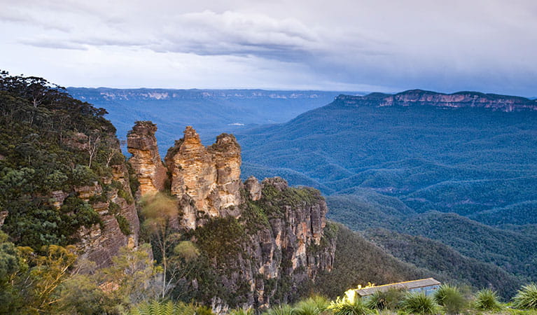 Echo Point lookout (Three Sisters), Blue Mountains National Park. Photo: D Finnegan/OEH