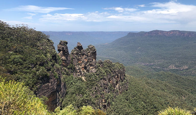 The view of the Three Sisters at Echo Point in Blue Mountains National Park. Photo &copy; FJ Tours