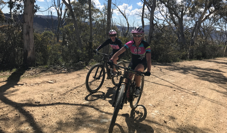 2 mountain bike riders on a trail. Photo: K7 Adventures