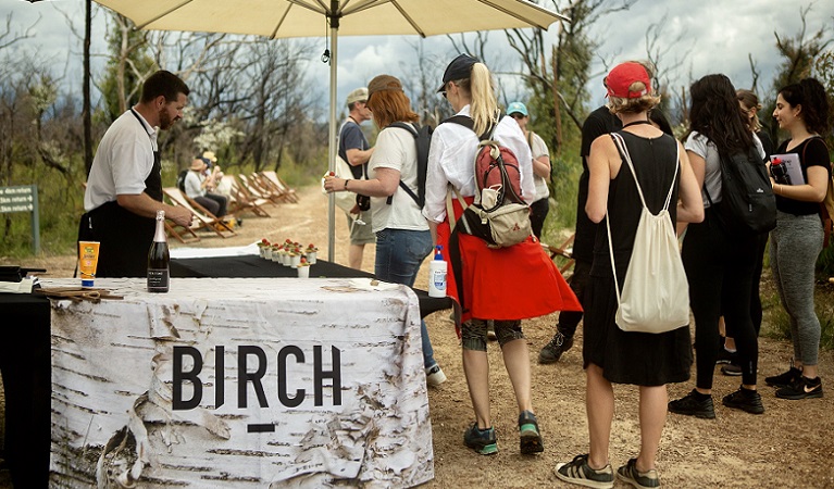 People on the Highland Valley Forage stop at a food station to eat, Morton National Park. Photo: Chris Thomas, X Thomas Photography ©Chris Thomas