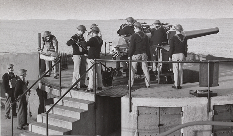 Photo of men training at Outer Middle Head, circa 1942. Credit and © State Library Victoria