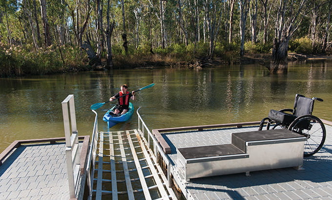 Edward River Bridge kayak launch in Murray Valley Regional Park. Rhys Leslie/OEH