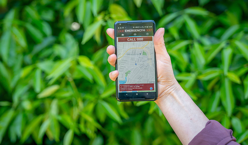 A person holding their phone with the Emergency Plus app open. Credit: John Spencer © DCCEEW