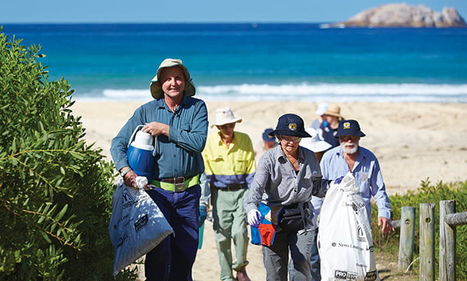 Nature Nomads clean up Smoky Beach in Hat Head National Park. Photo: Nick Cubbin &copy; DPIE
