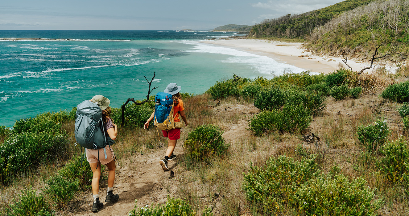 2 walkers on the Murramarang South Coast Walk. Credit: Remy Brand/DPE © Remy Brand