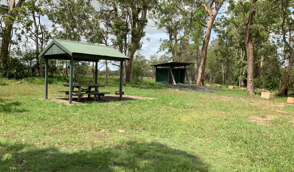 Picnic table and shelter at Bandahngan campground. Credit: Allan Goodwin &copy; DCCEEW