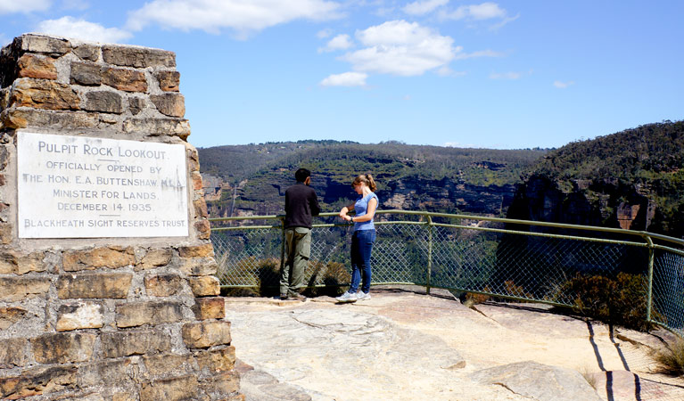 Pulpit Rock lookout, Blue Mountains National Park. Photo: Steve Alton/OEH