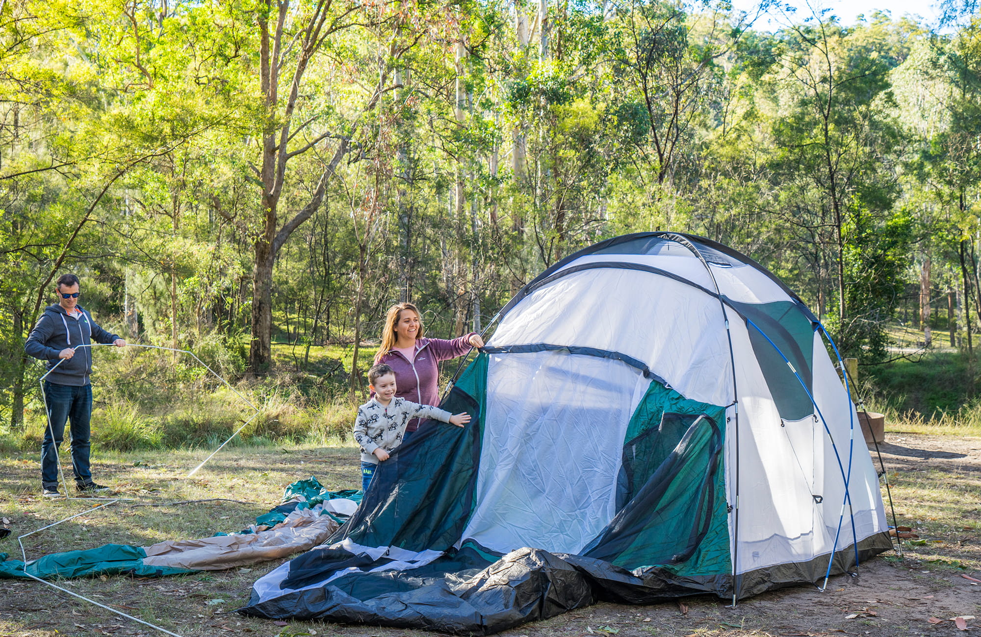 Man pitching a tent at Euroka campground near Glenbook in the lower Blue Mountains. Photo: OEH/Simone Cottrell