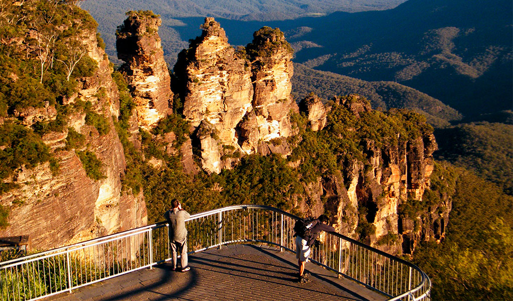 View from Echo Point lookout onto Three Sisters Aboriginal Place. Photo: Craig Marshall &copy; DPE