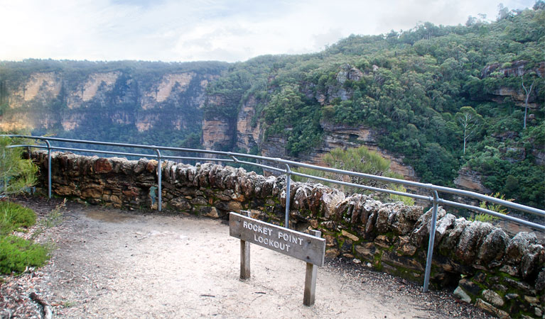 Rocket Point Lookout Track, Blue Mountains National Park. Photo &copy; Christopher J Woods