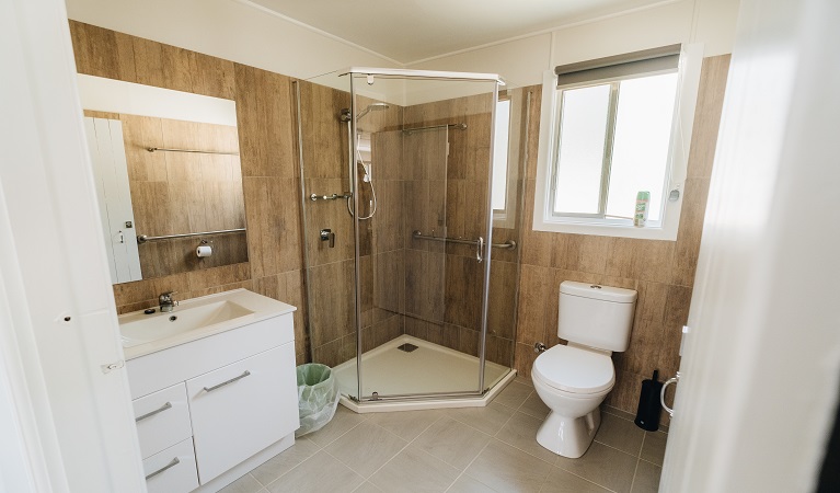 Bathroom in Robinsons Cabin, Boonoo Boonoo National Park. Photo credit: Harrison Candlin &copy; Harrison Candlin