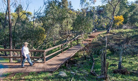 Falcon Falls walking track, Cocoparra National Park. Photo: John Spencer &copy; OEH