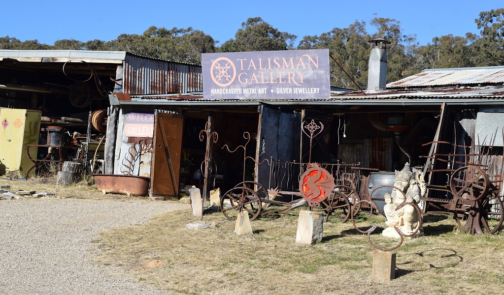 Driveway leading to Talisman Gallery. Photo: Asha Constance &copy; DCCEEW