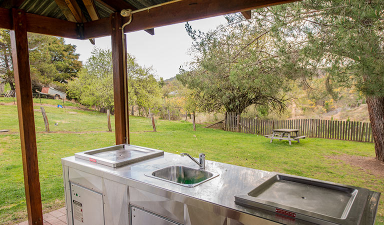 Bill Lyles Reserve picnic area, Hill End Historic Site. Photo: John Spencer