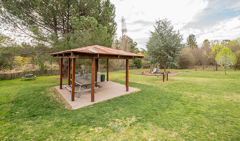 Picnic table and barbecues under shelter at Bill Lyle Reserve picnic area, Hill End Historic Site. Photo: John Spencer/OEH