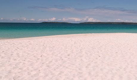 White sand and clear water at Hyams Beach, Jervis Bay National Park. Photo: David Finnegan &copy; OEH