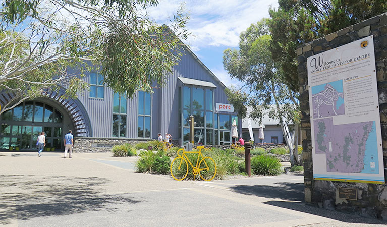 Snowy Region Visitor in Jindabyne, gateway to Kosciuszko National Park. Photo: Elinor Sheargold/OEH