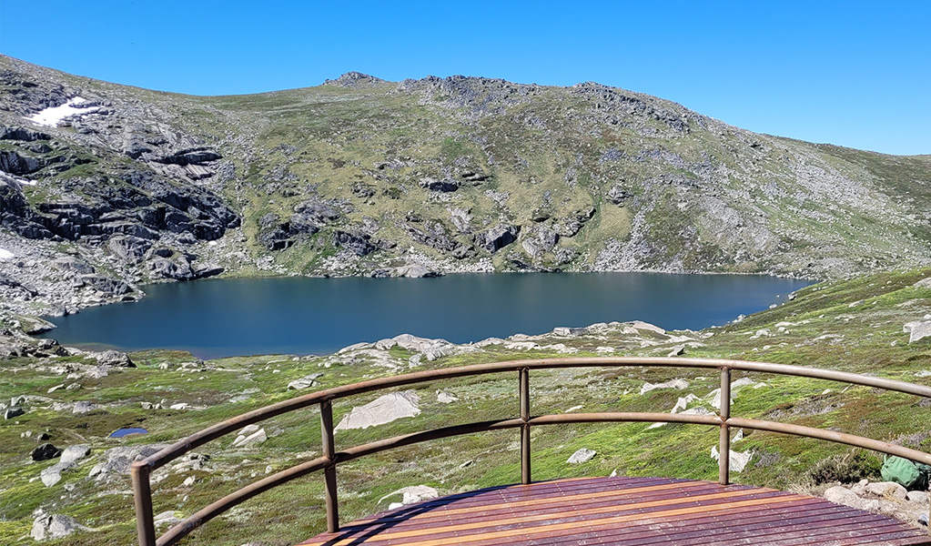 Blue Lake lookout platform, Kosciuszko National Park. Credit: Justin Lee &copy; DPE