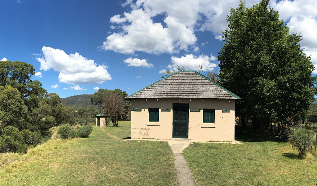 Exterior view of Bullocks Hut, Kosciuszko National Park. Photo: Elinor Sheargold &copy;DPE