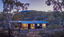 Creel Bay cottage exterior, set amongst bushland in the Thredbo-Perisher area of Kosciuszko National Park. Photo &copy; Murray Vanderveer