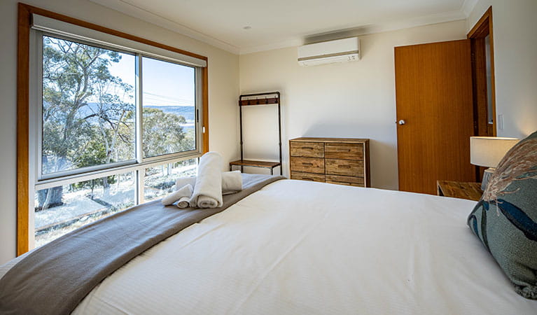 A bedroom in Creel Bay cottages with queen bed and bush views. Photo &copy; Murray Vanderveer