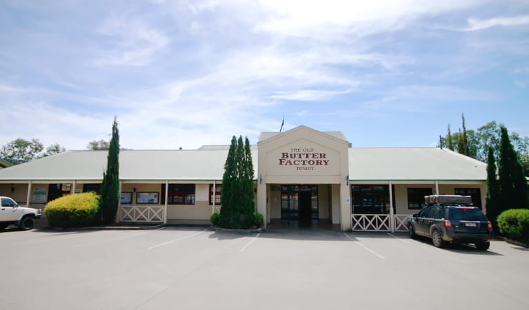 Tumut Visitor Centre, at the northern gateway to Kosciuszko National Park. Photo: Elinor Sheargold &copy; OEH