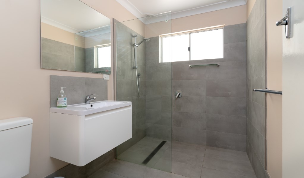 The bathroom at Lavender Vale Cottage in Kwiambal National Park. Photo &copy; DPE