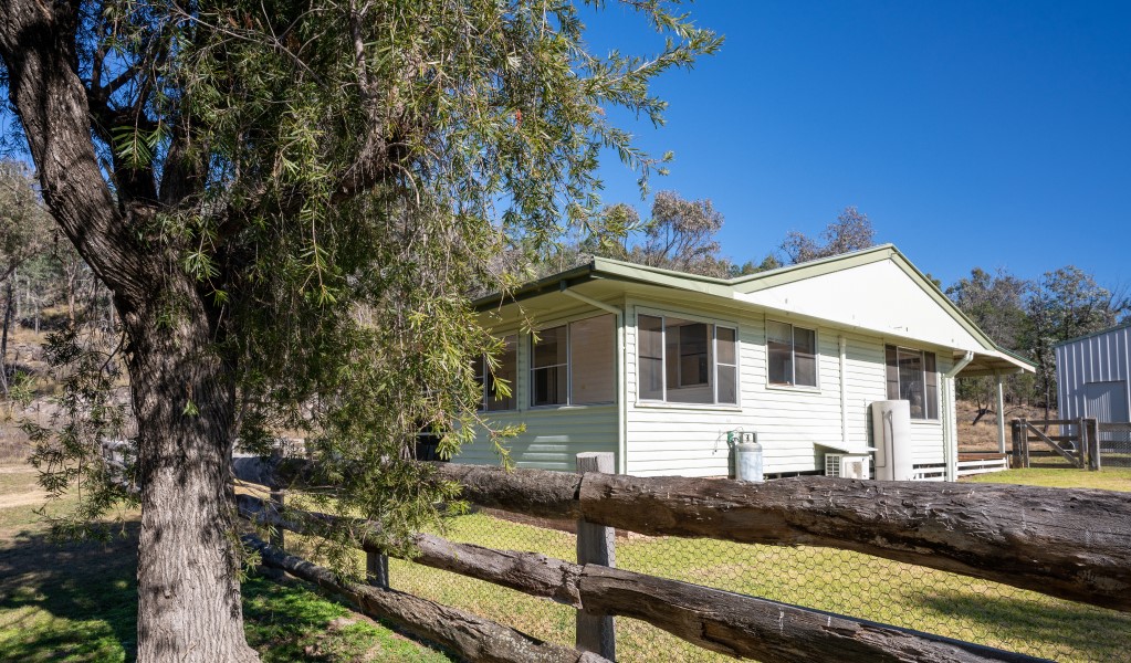 The exterior of Lavender Vale Cottage in Kwiambal National Park. Photo &copy; DPE