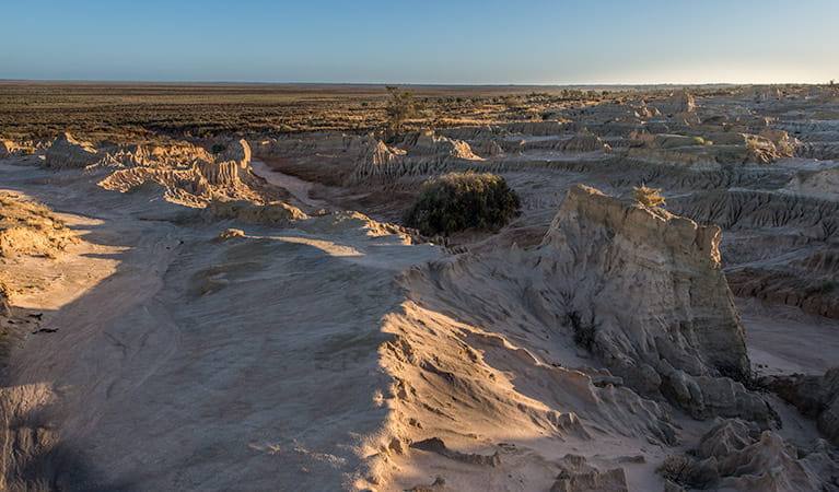 Red Top lookout and boardwalk, Mungo National Park. Photo: John Spencer &copy; OEH