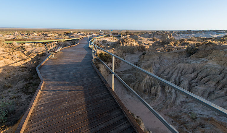 Red Top lookout and boardwalk, Mungo National Park. Photo: John Spencer &copy; OEH