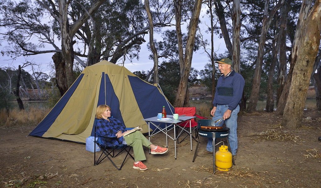 2 people camping in Murray Valley National Park. Credit: Gavin Hansford &copy; DPE