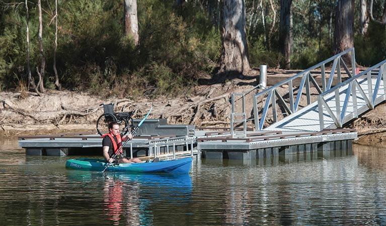 The wheelchair-accessible kayak launch at Edward River Bridge in Murray Valley Regional Park. Photo credit: Rhys Leslie<HTML>&copy; Rhys Leslie