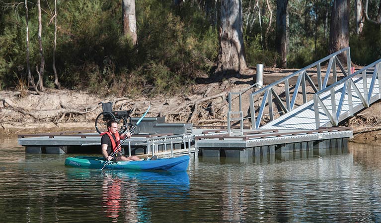 The wheelchair-accessible kayak launch at Edward River Bridge in Murray Valley Regional Park. Photo credit: Rhys Leslie<HTML>&copy; Rhys Leslie