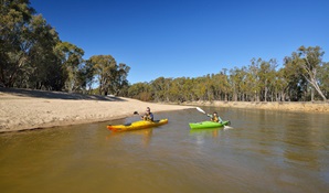 People kayaking in Murrumbidgee Valley National Park. Credit: Gavin Hansford &copy; DPE  