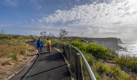 2 visitors following Fairfax walk along the coast, Sydney Harbour National Park. Photo: John Spencer © DPE
