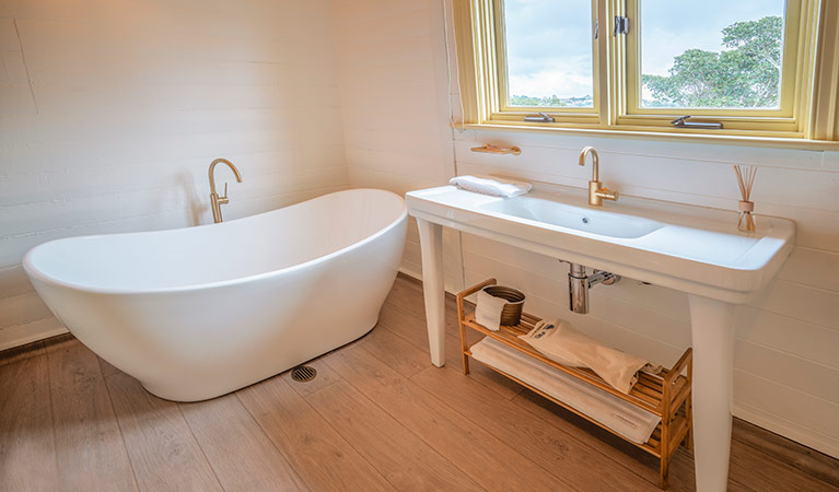 Curved bath and sink in the bathroom at Steele Point Cottage. Photo: John Spencer/OEH