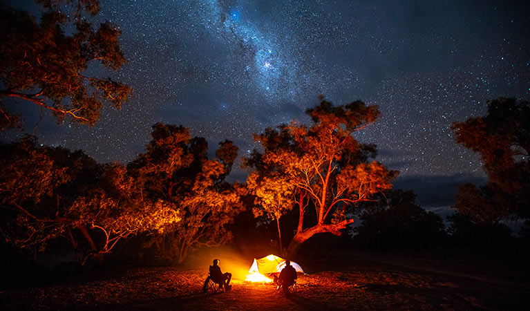  Campers and starry night skies at Darling River campground, Toorale National Park. Photo: Joshua Smith/OEH.