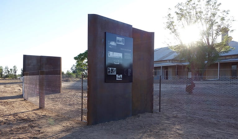 Photo of steel interpretative panels in front of Toorale Homestead precint (Yarramarra). Photo: triggerdesign.com.au 