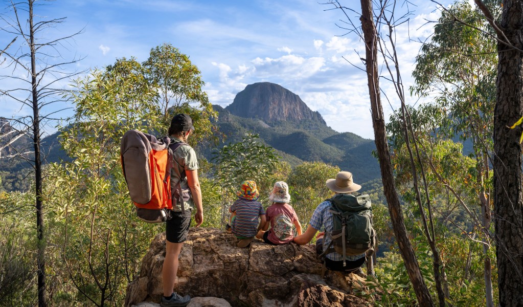 2 bushwalkers have a snack on Fans Horizon walking track in Warrumbungle National Park. Photo: Leah Pippos © OEH