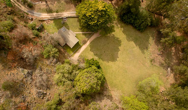 Arial view of Post Office cottage in Post Office cottage Wombeyan Karst Conservation Reserve. Photo: OEH/John Spencer