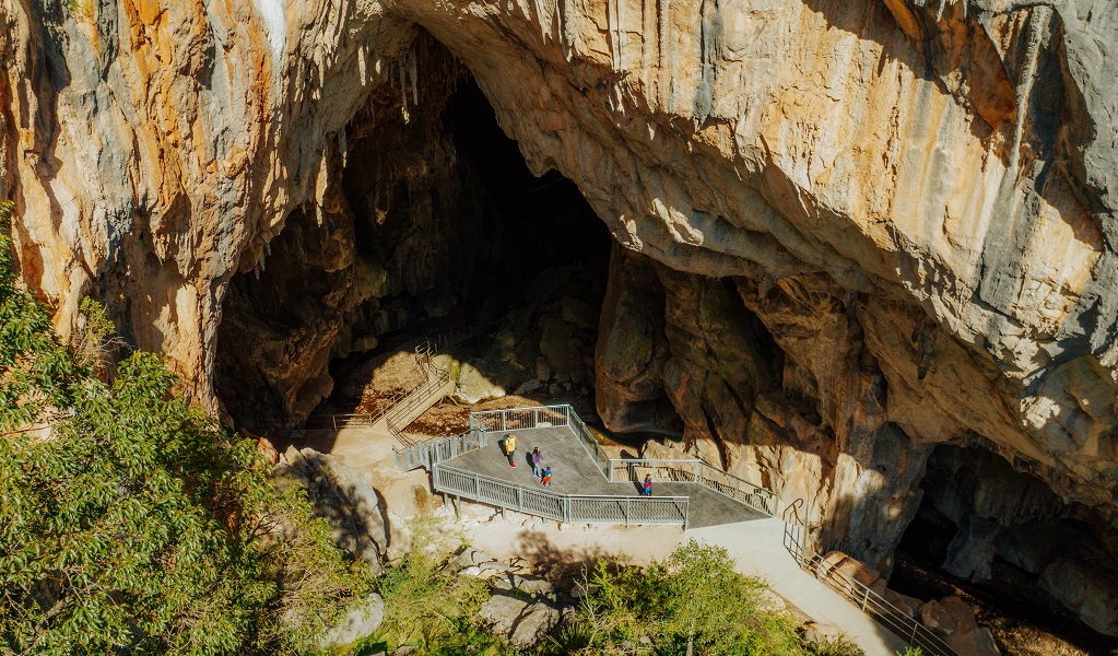 Walkers check out Victoria Arch from the viewing platform at the end of Victoria Arch walking track. Credit: Remy Brand/DPE &copy; Remy Brand