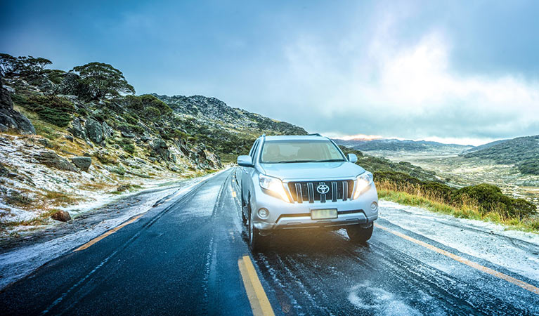 4WD snow driving in Kosciuszko National Park. Photo: Murray Vanderveer/DPIE